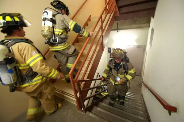 BDA-DAS system for firefighters in stairwell