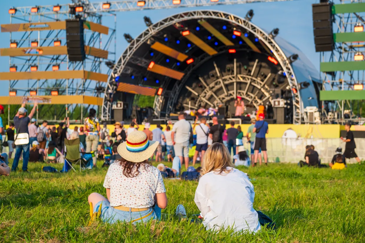 concert event setup
